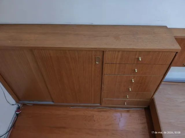 Cômoda com 6 gavetas e 2 portas