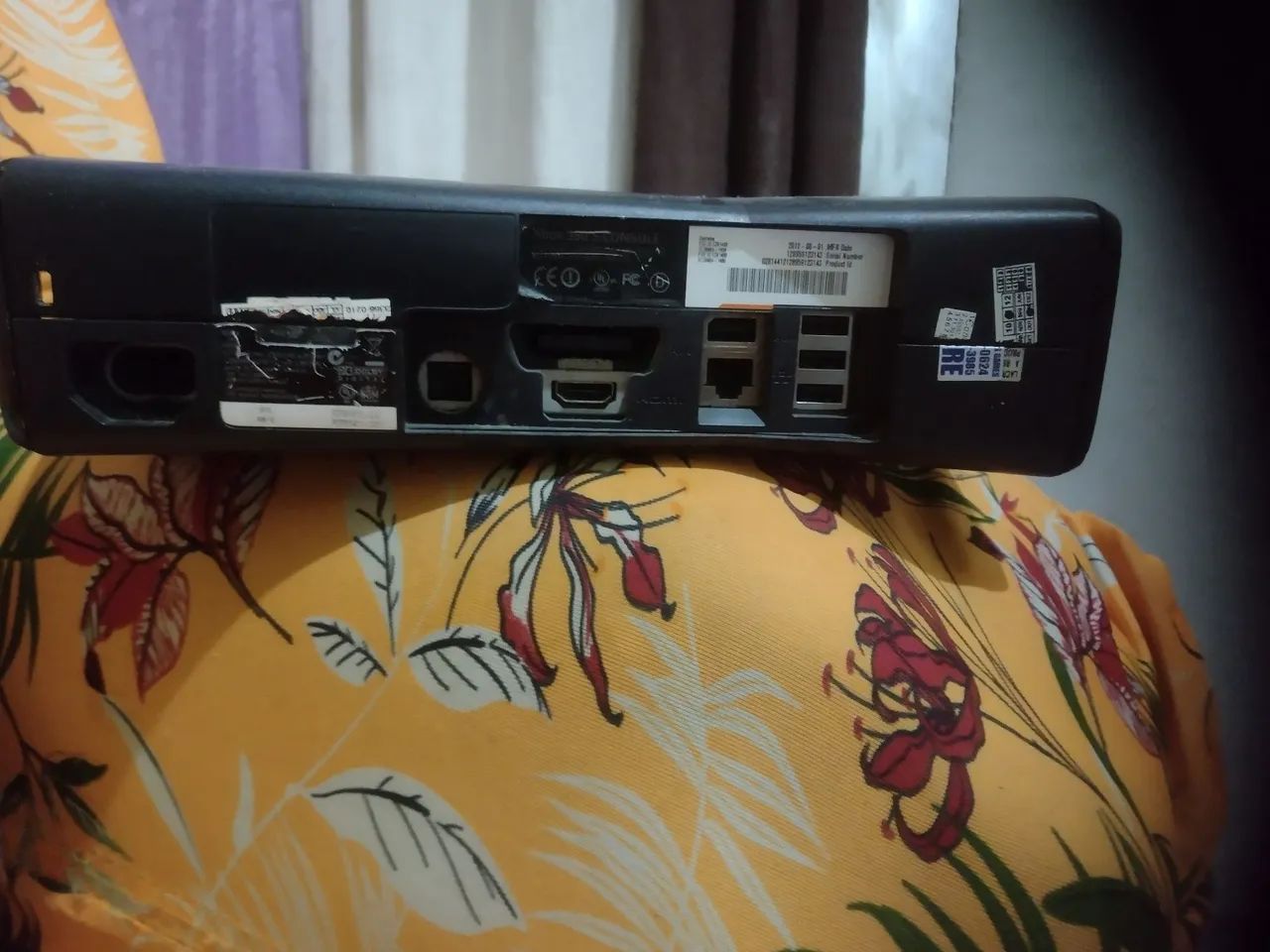 Xbox 360 slim com defeito.pra consertar ou retirar peças completo. - Foto 6