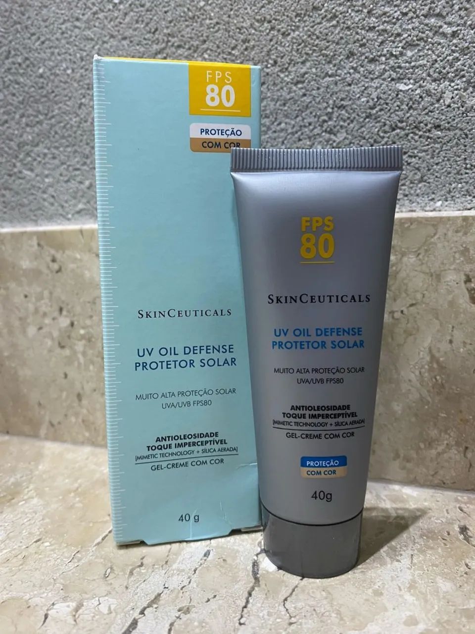 Protetor solar SkinCeutcals com cor FPS80