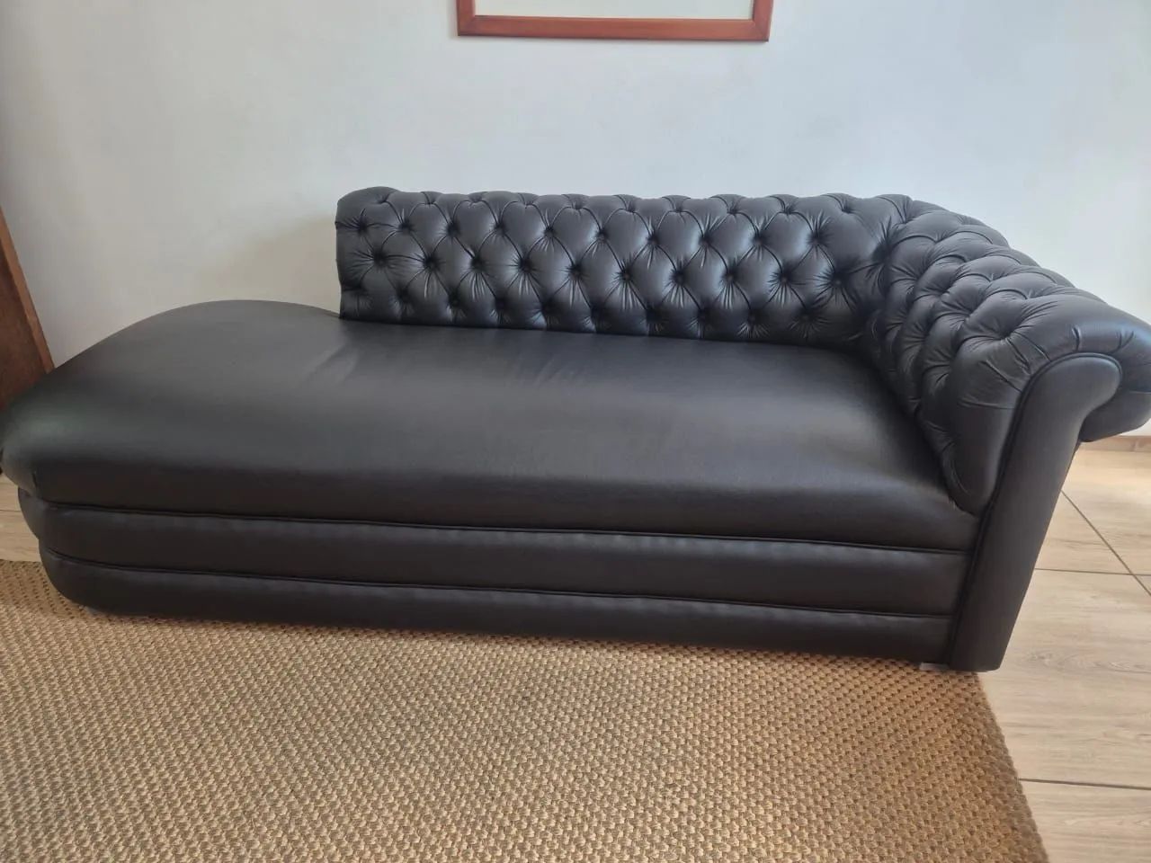Sofá de couro preto 
