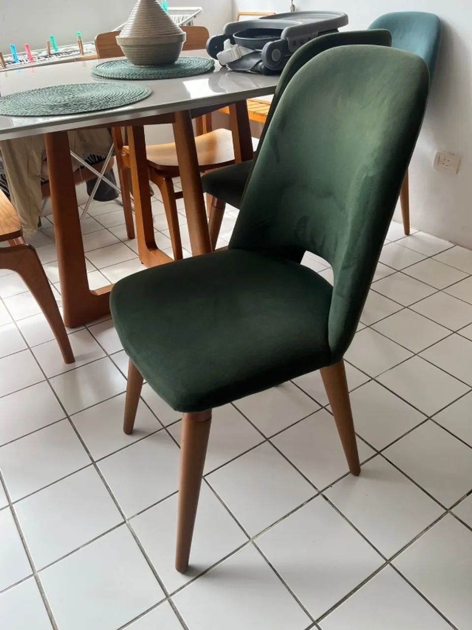 Vendo conjunto de 4 Cadeiras em tecido verde - Foto 3