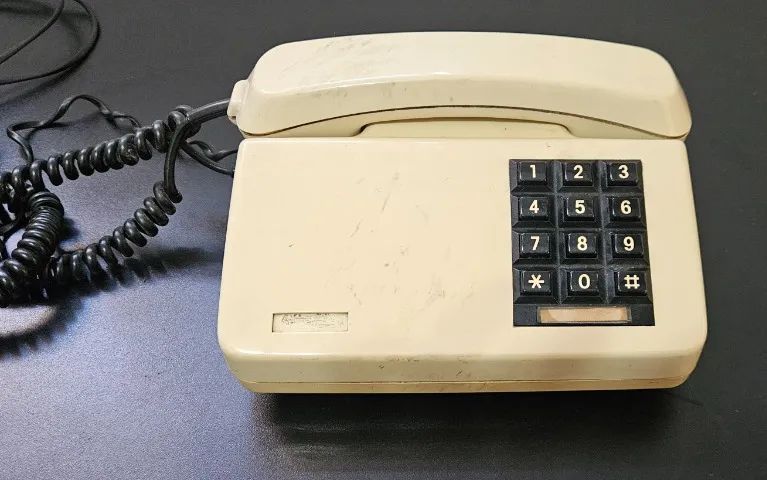 Telefone de mesa com fio Daruma