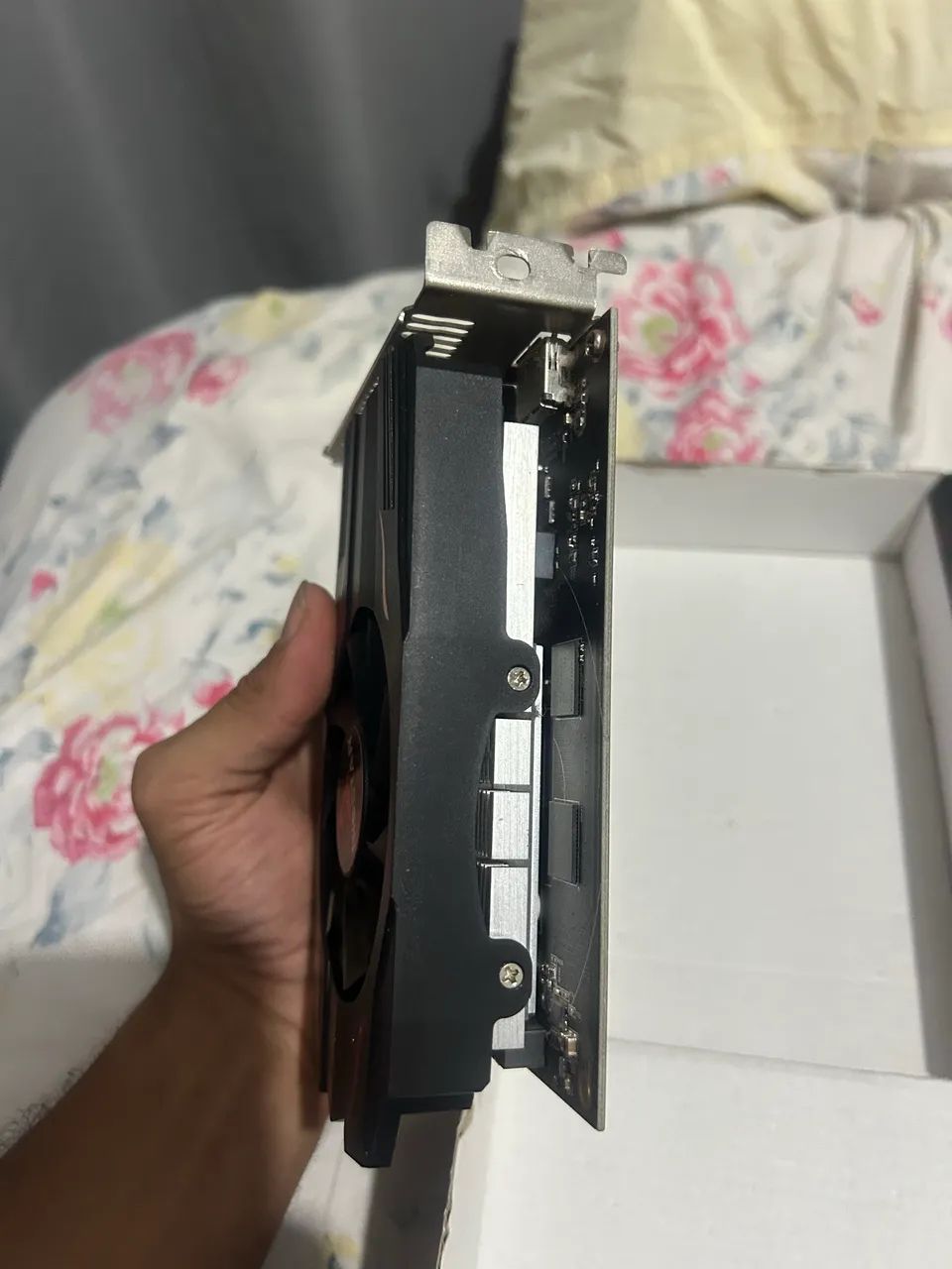 Rx 550 2 GB não liga - Peças de Hardware - Ceilândia Sul