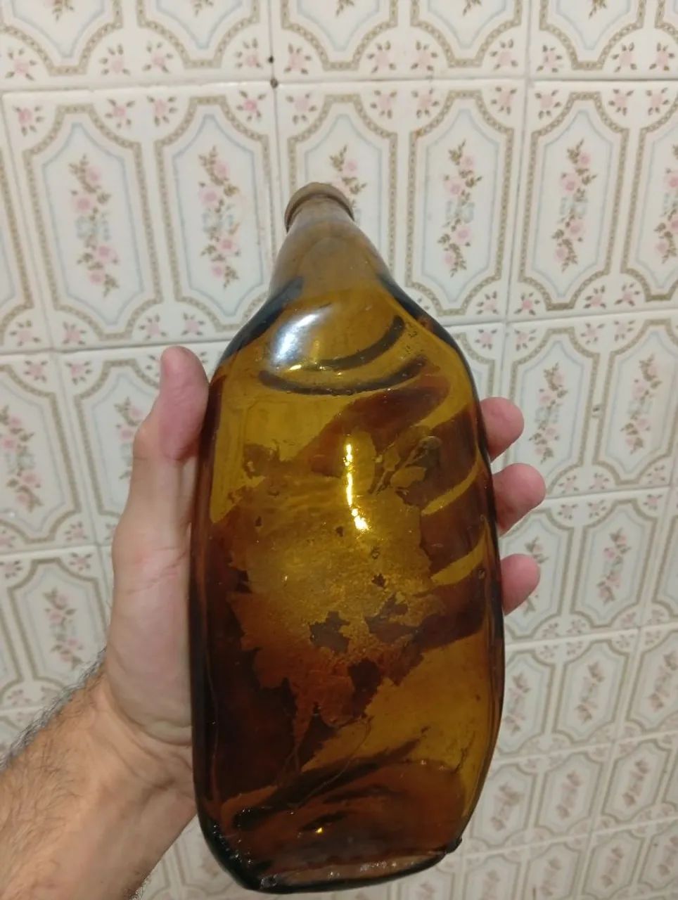 Garrafa moldada com pintura floral  - Foto 3