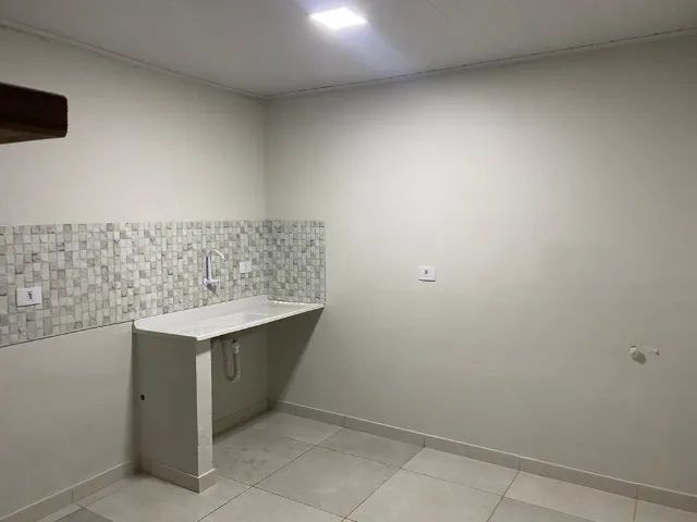 Alugo Kitnet (Água, luz e internet inclusos) - Foto 5