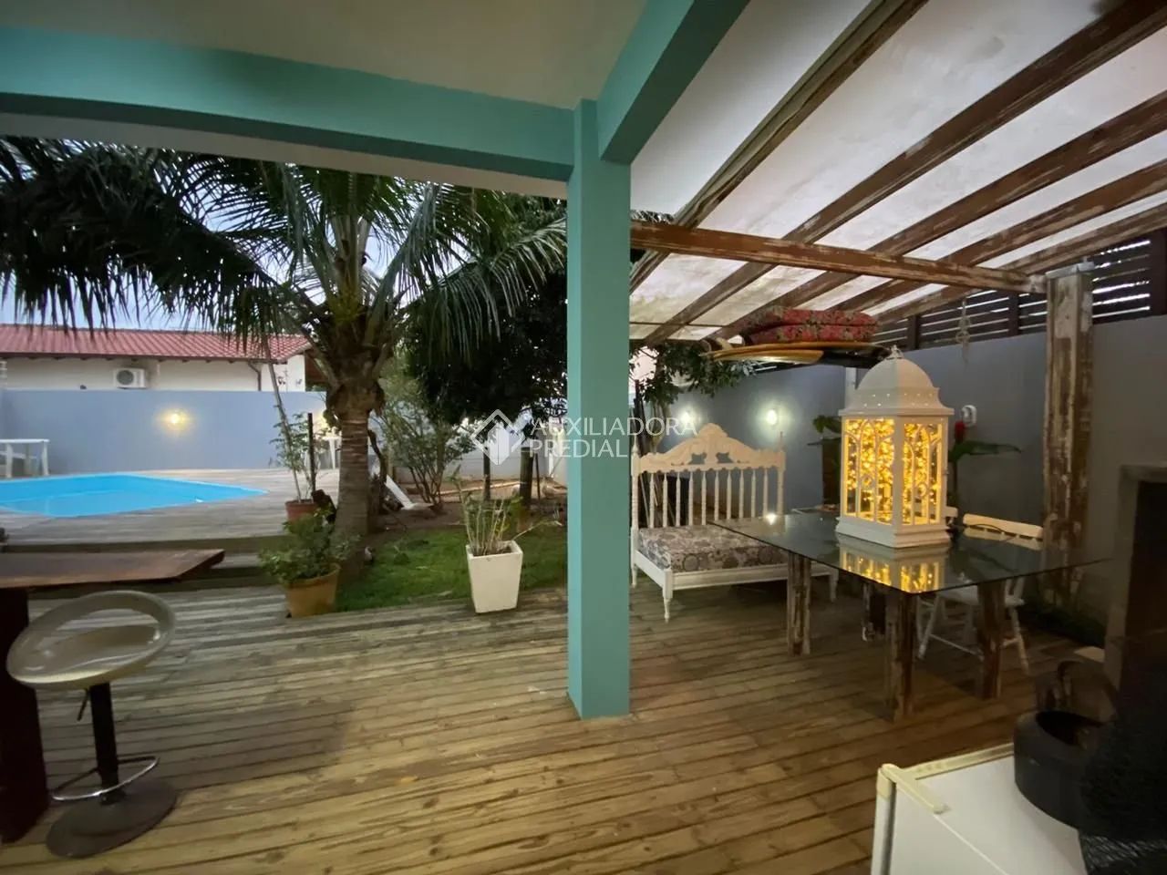 Casa com 4 quartos e 363m² à venda em Carianos, Florianópolis.