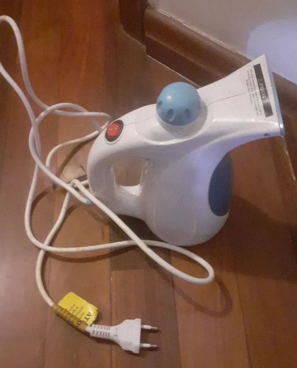 Ferro de passar roupa no cabide 