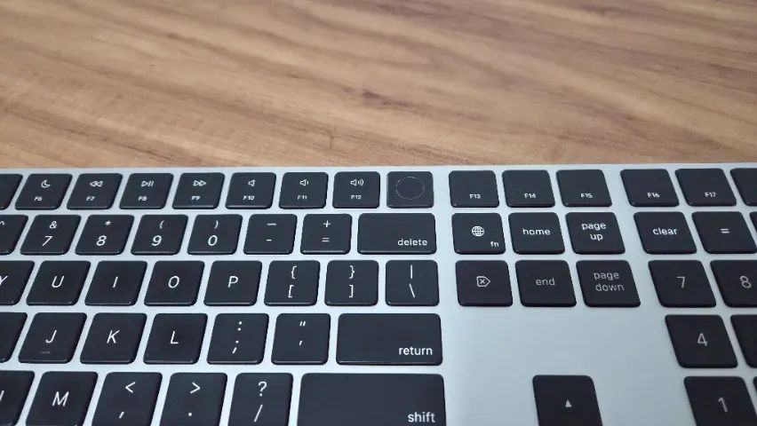 Teclado Apple Magic Keyboard Touch Id Numérico Inglês Preto - Foto 2