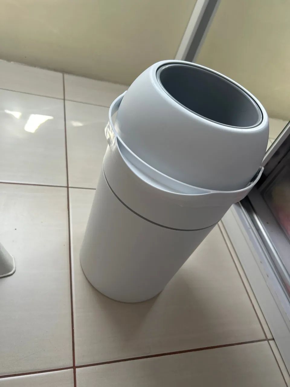 Cadeira de alimentação e lixeira  - Foto 4