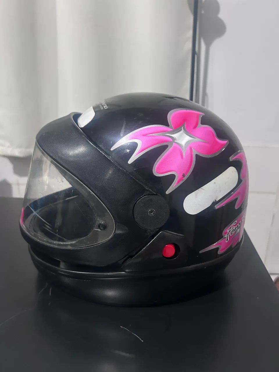 Capacete Preto com Rosa -  Marca San Marino  - Foto 5