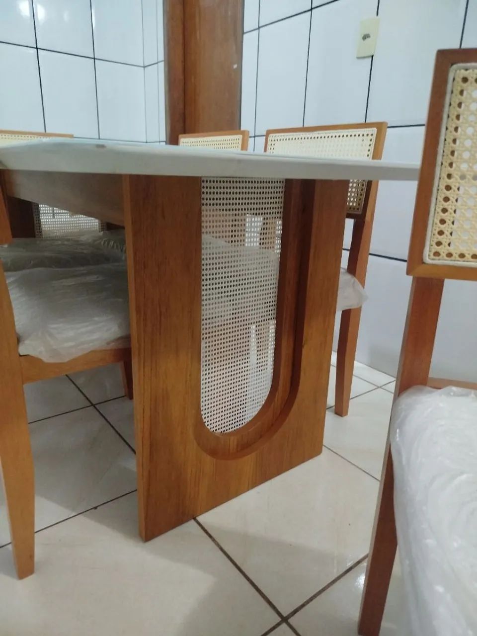 Mesa de jantar com seis cadeiras  - Foto 3