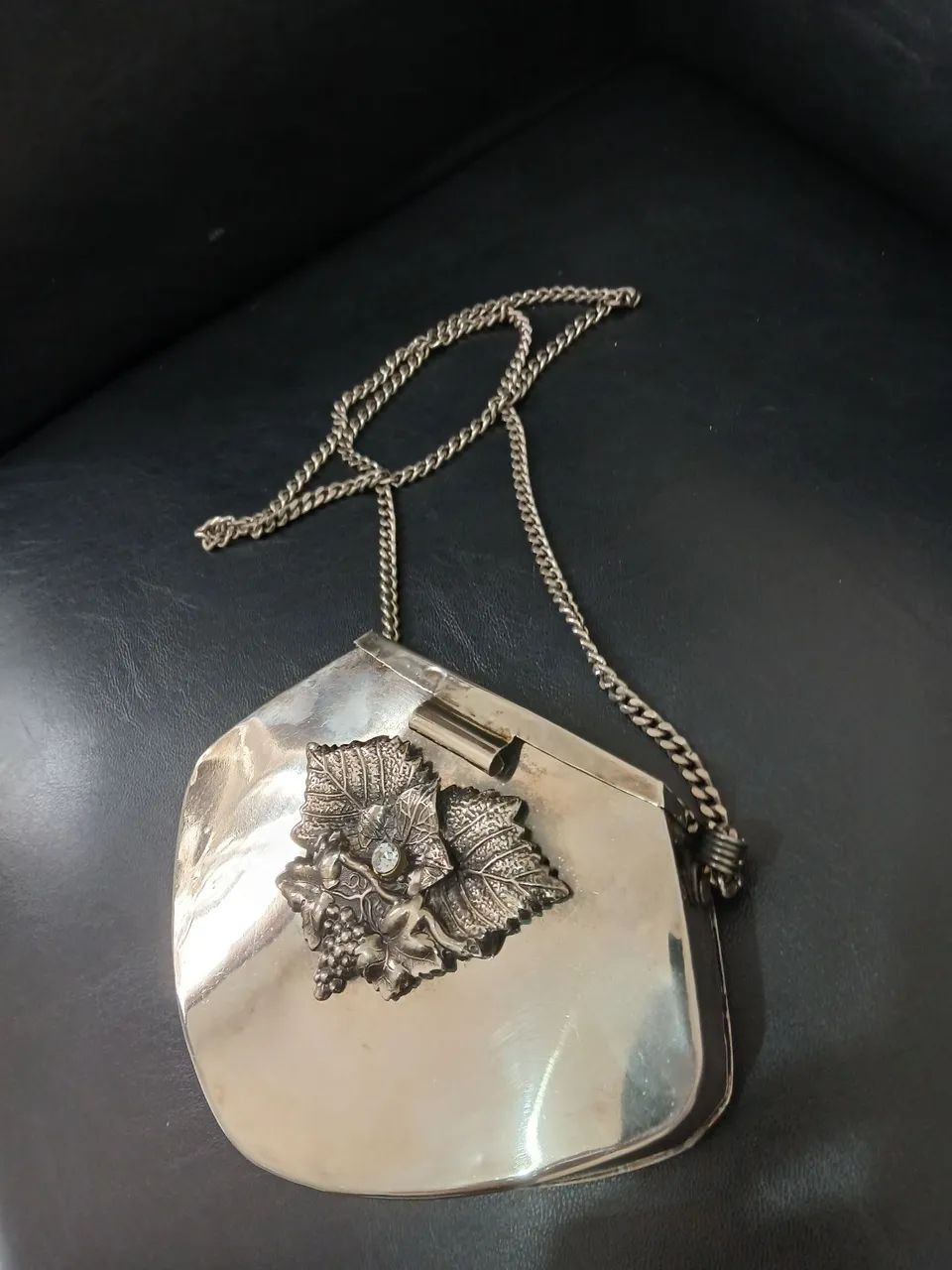 Bolsa antiga de metal prateado deslumbrante  - Foto 2