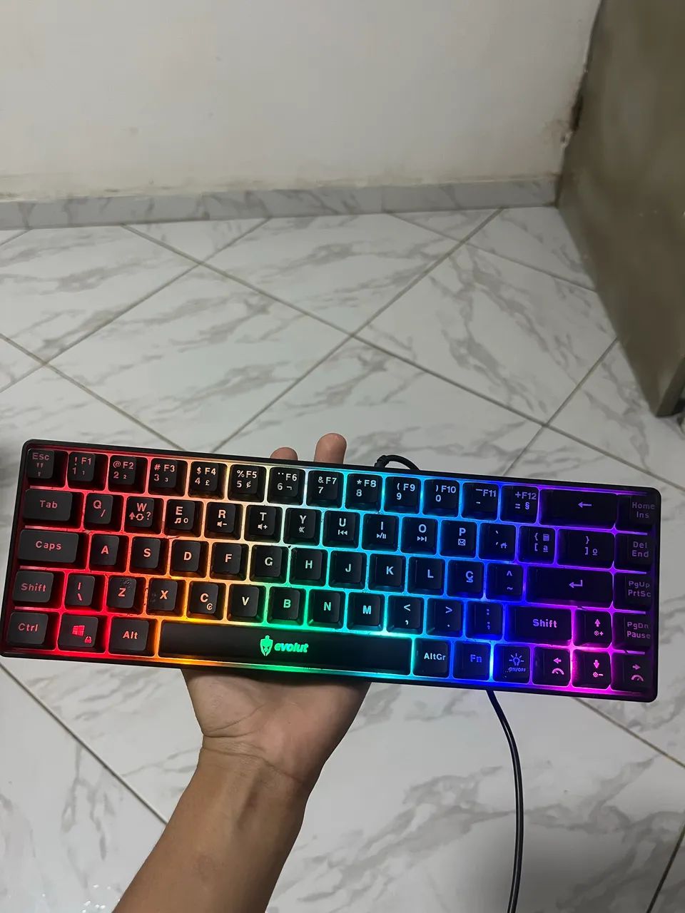 teclado gamer compacto 60% da marca Evolut