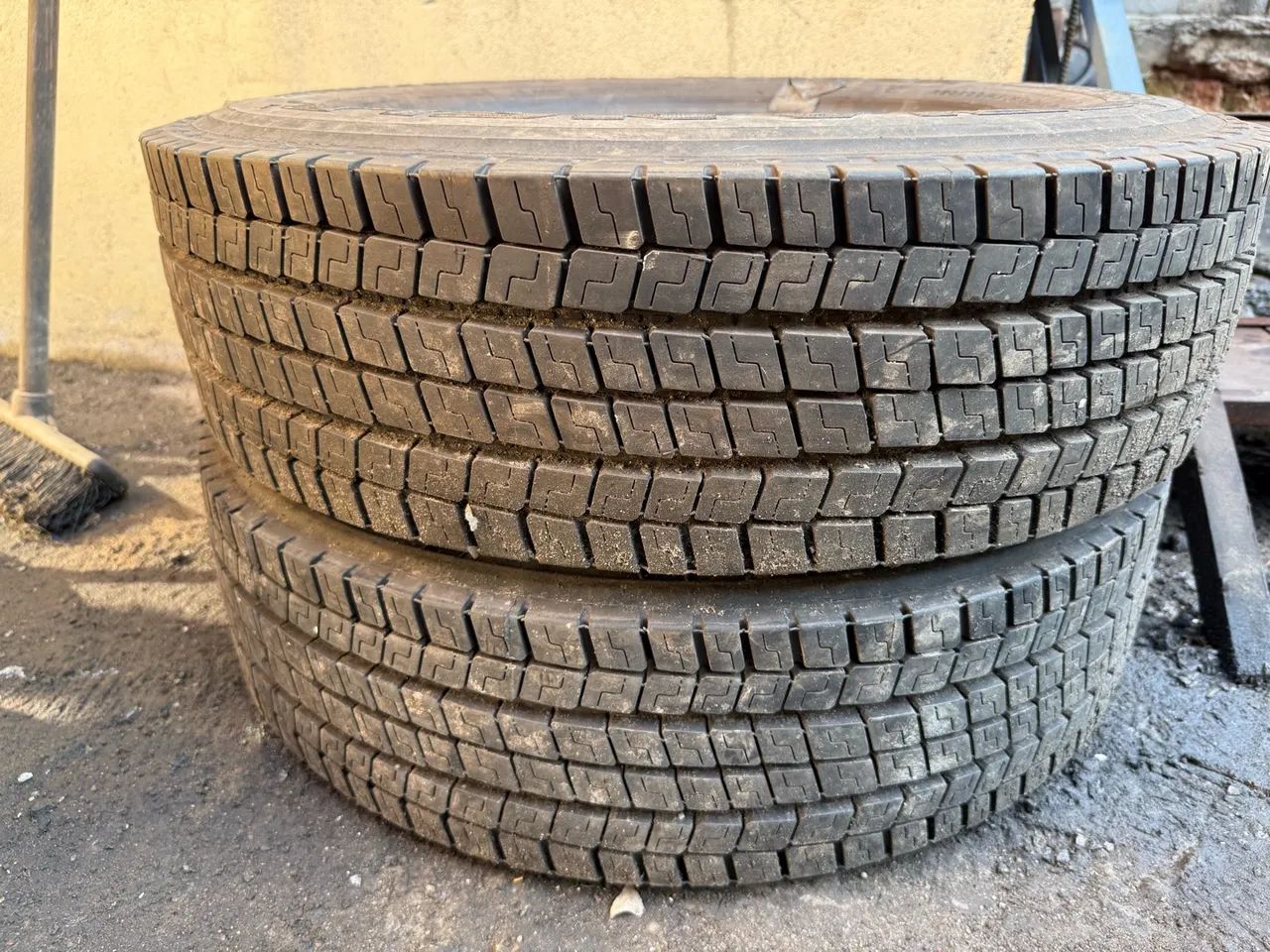 Pneu 215/75r17.5