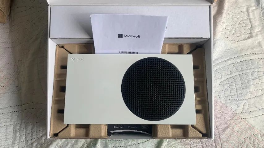 Xbox Series S - 2 Controles