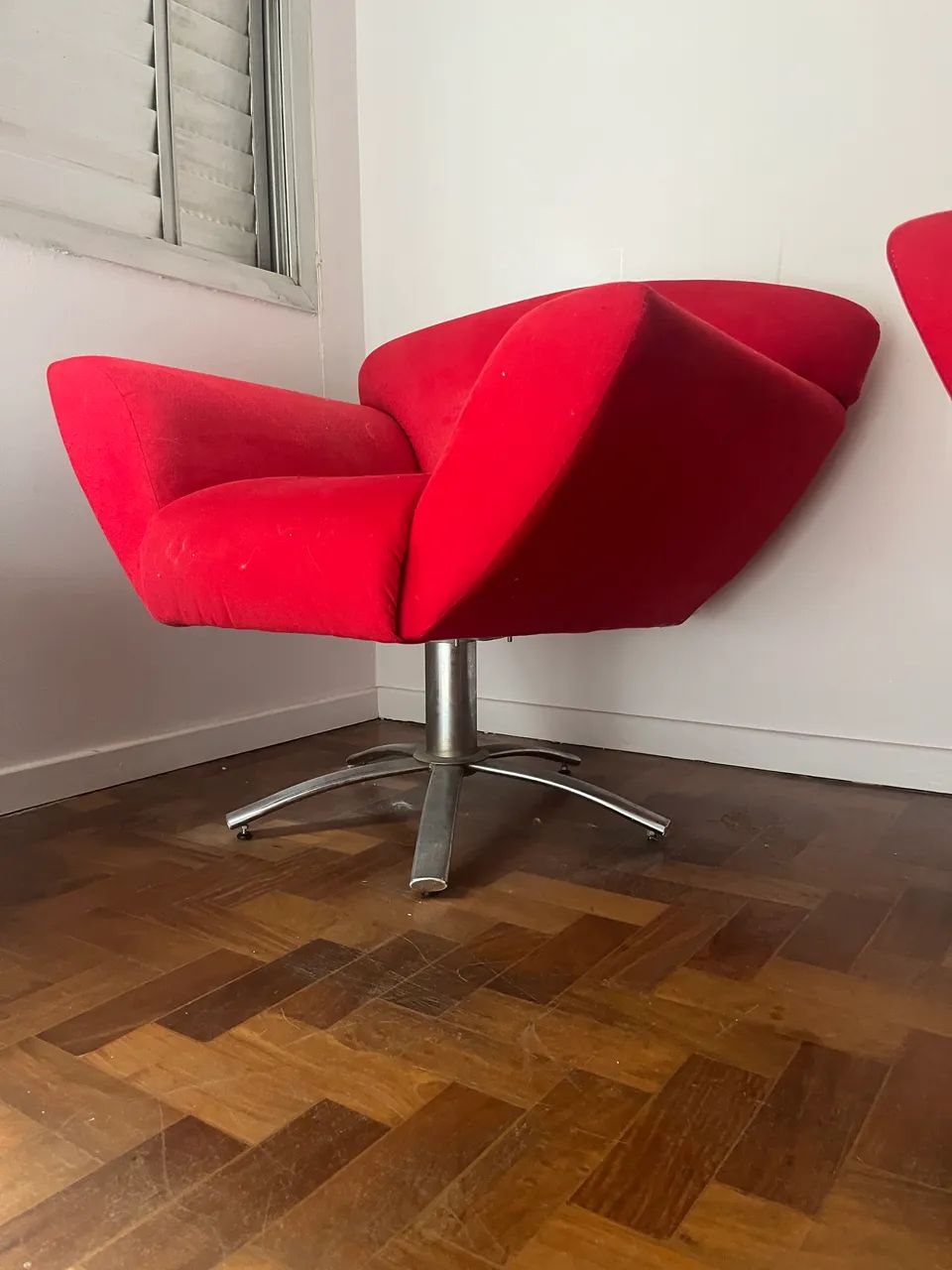 Duas Poltronas Giratórias Vermelhas ? Design Retrô - Foto 3