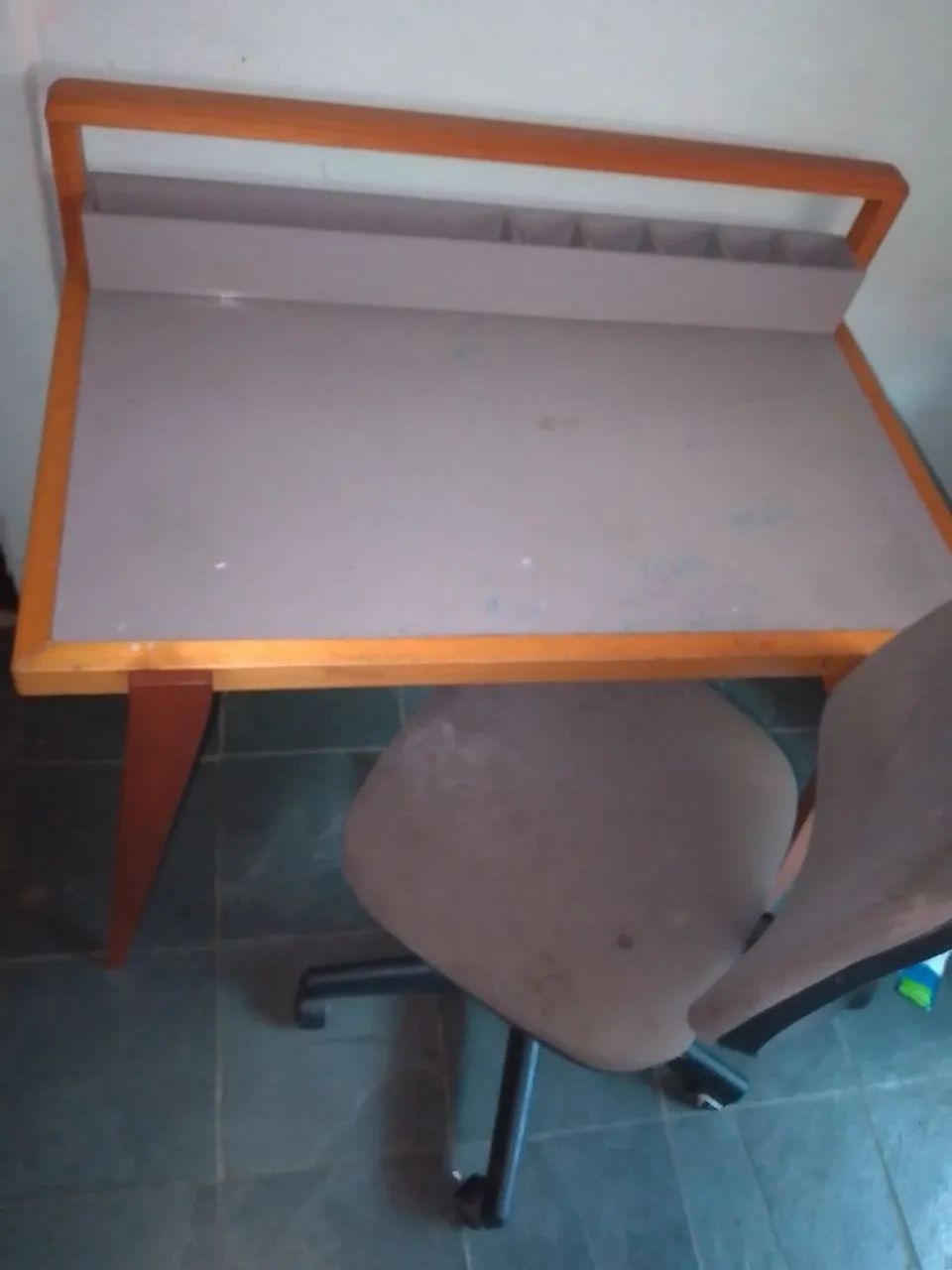Mesinha de estudos com cadeira  - Foto 2