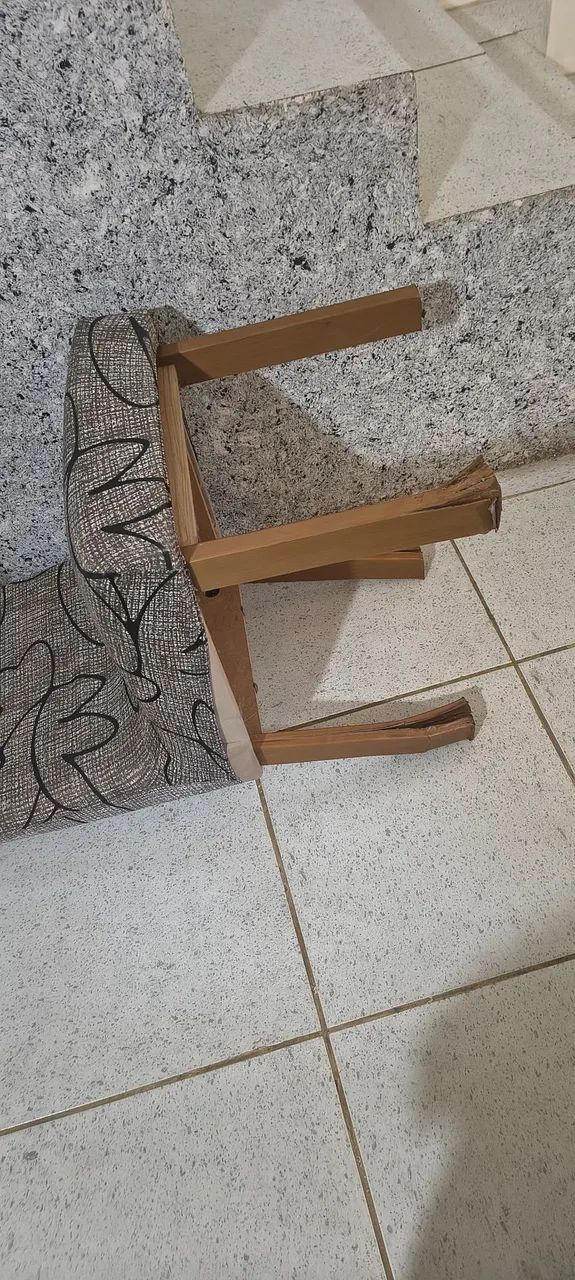Mesa com 4 cadeiras  - Foto 4