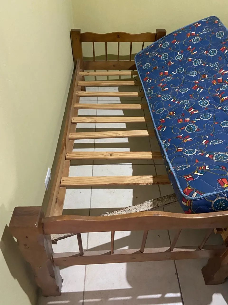 Cama de solteiro em madeira maciça  - Foto 3