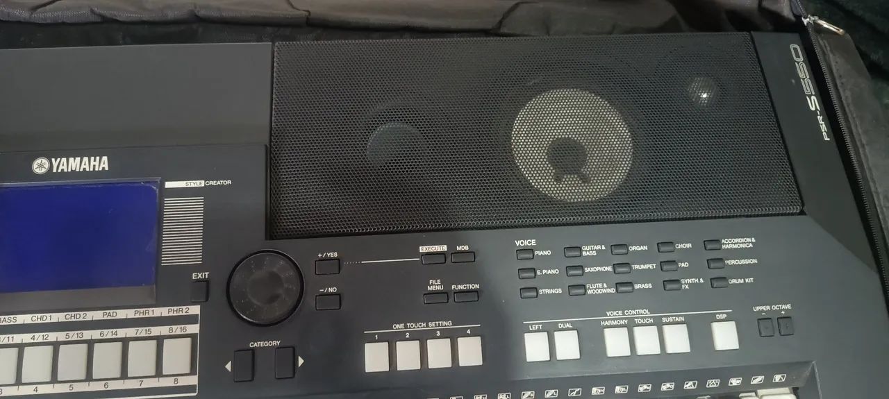 希少YAMAHA SR-550s(1982年) Fender 60th PU搭載 Teclado Yamaha psr S 550 - Instrumentos musicais - Cachoeira da