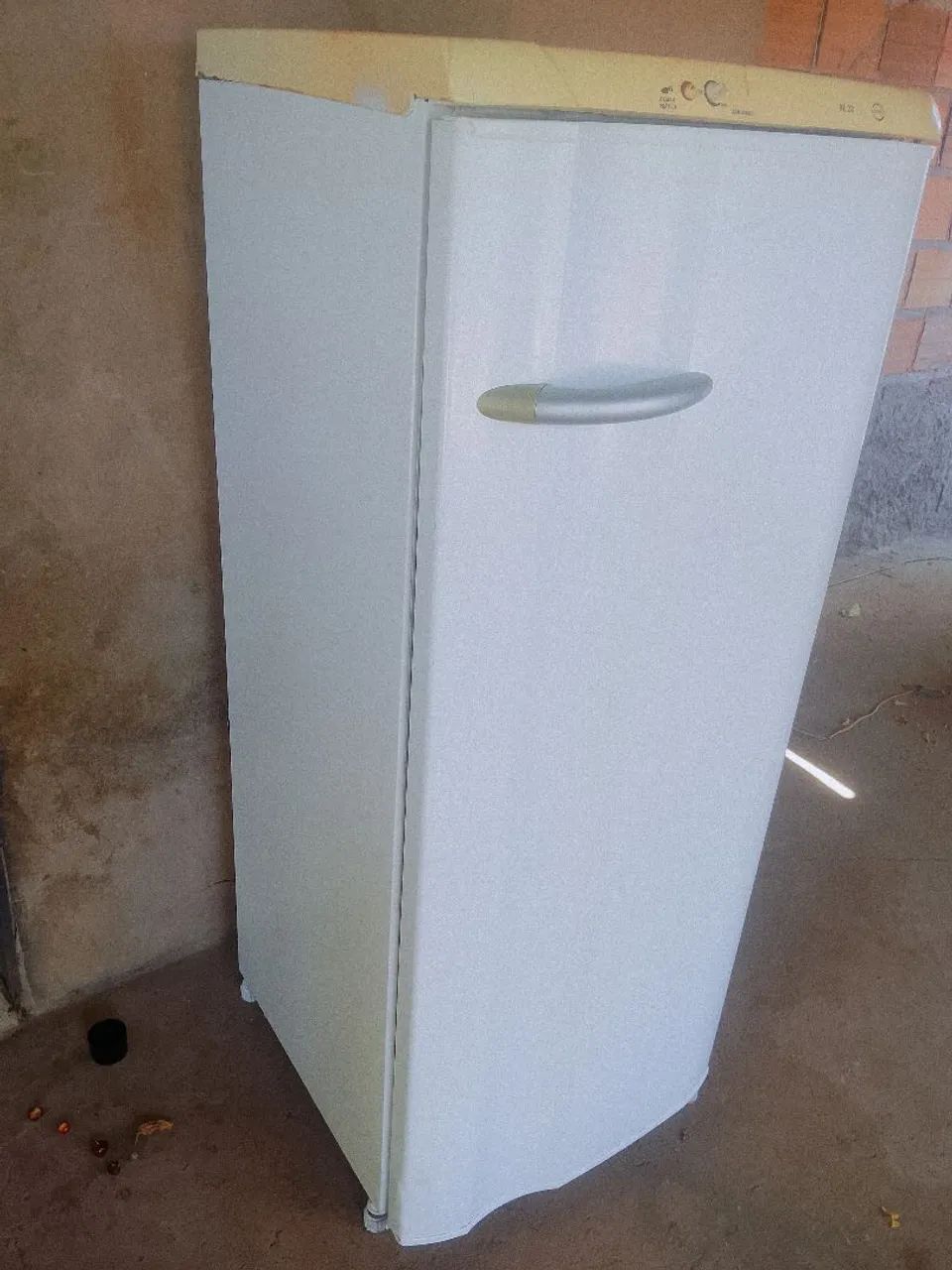 Vendo geladeira funcionando perfeitamente  - Foto 2