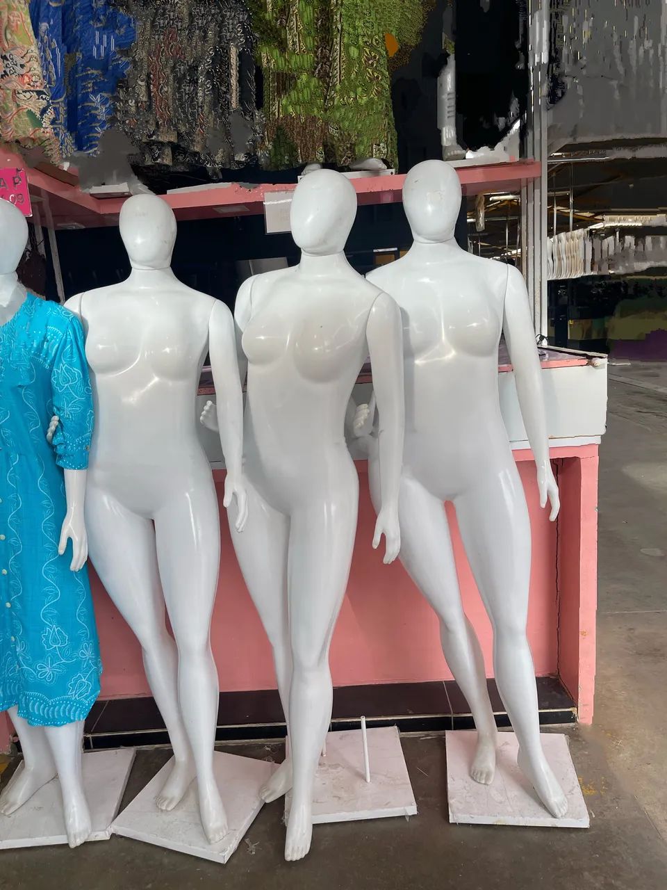 10 MANEQUINS PLUS SIZE CADA