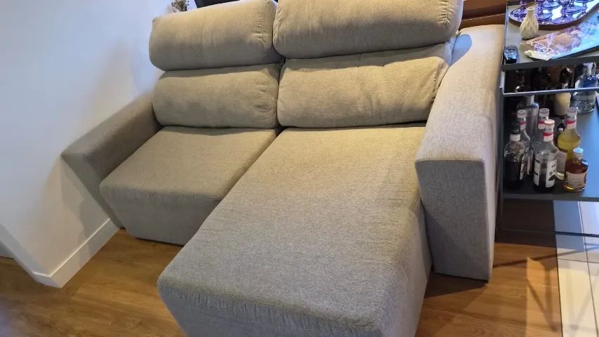 Sofá Retrátil Cinza em Linho 2,20m - Excelente Estado | Lindo e Confortável - Foto 2