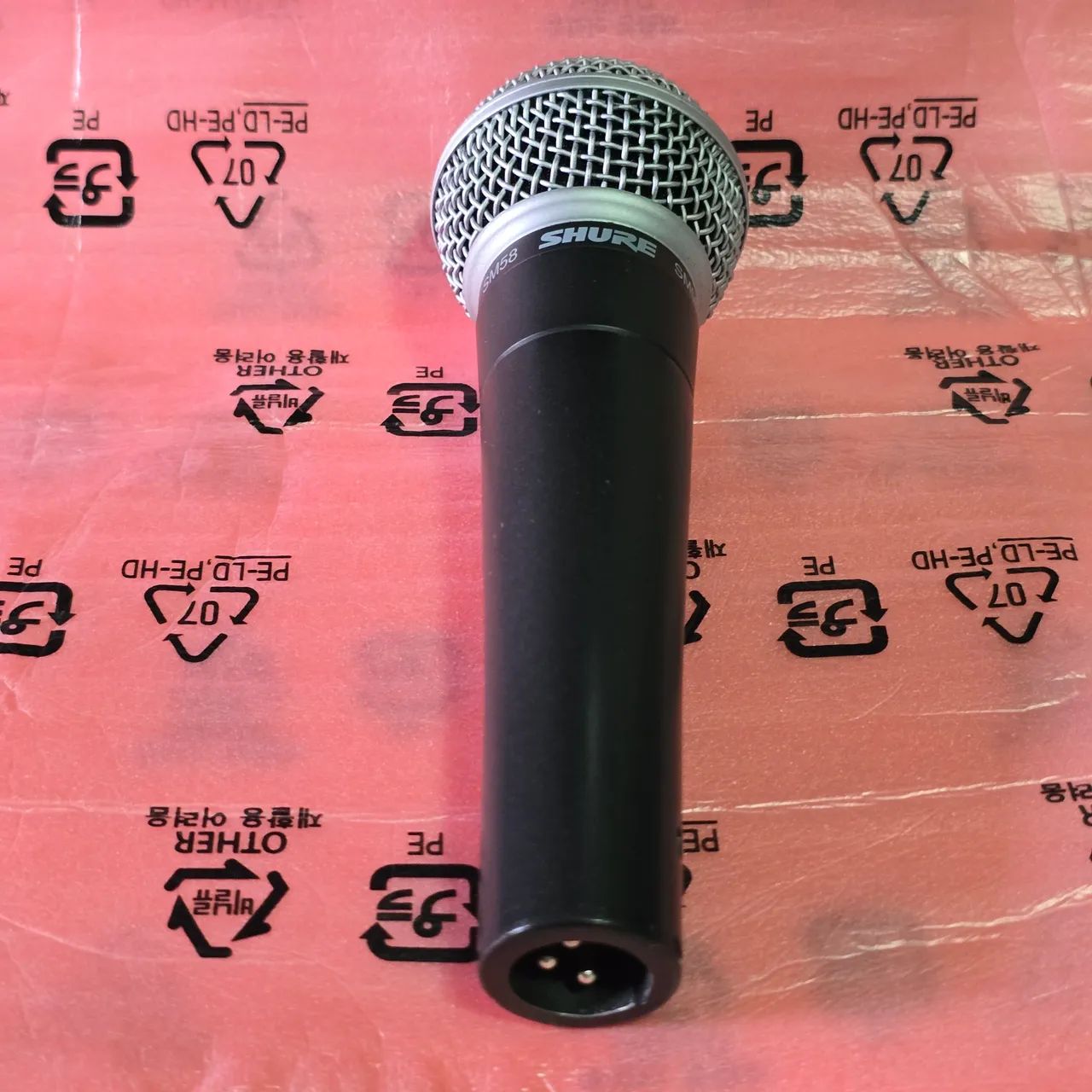 Vendo microfones Shure SM58 R$900 cada. Scarlet CM25 R$800 - Foto 4