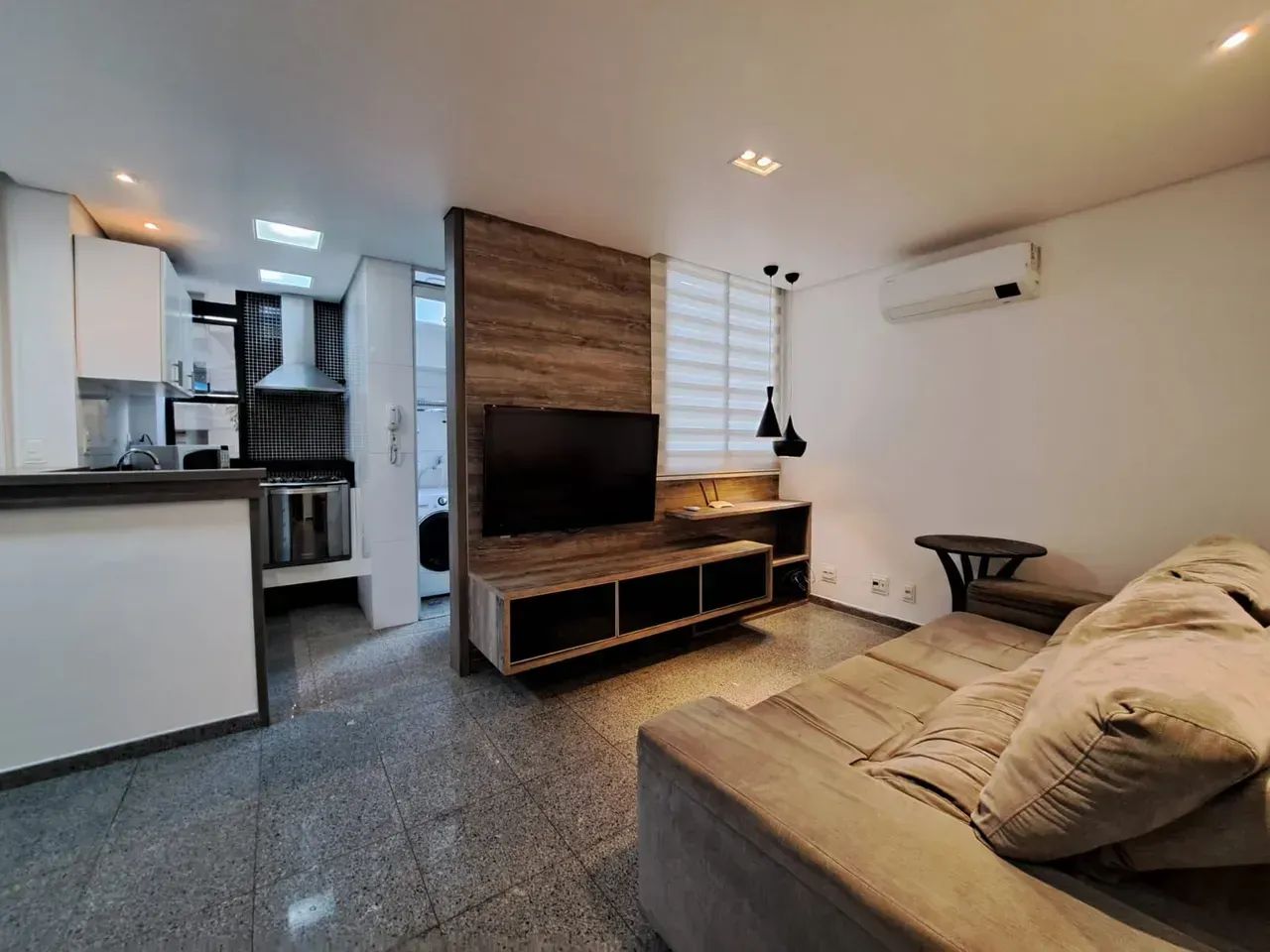 2 SUITES, 1 COM GRANDE CLOSET - ESCRITÓRIO - AR CONDICIONADO - ELEGANGTE E MODERNO