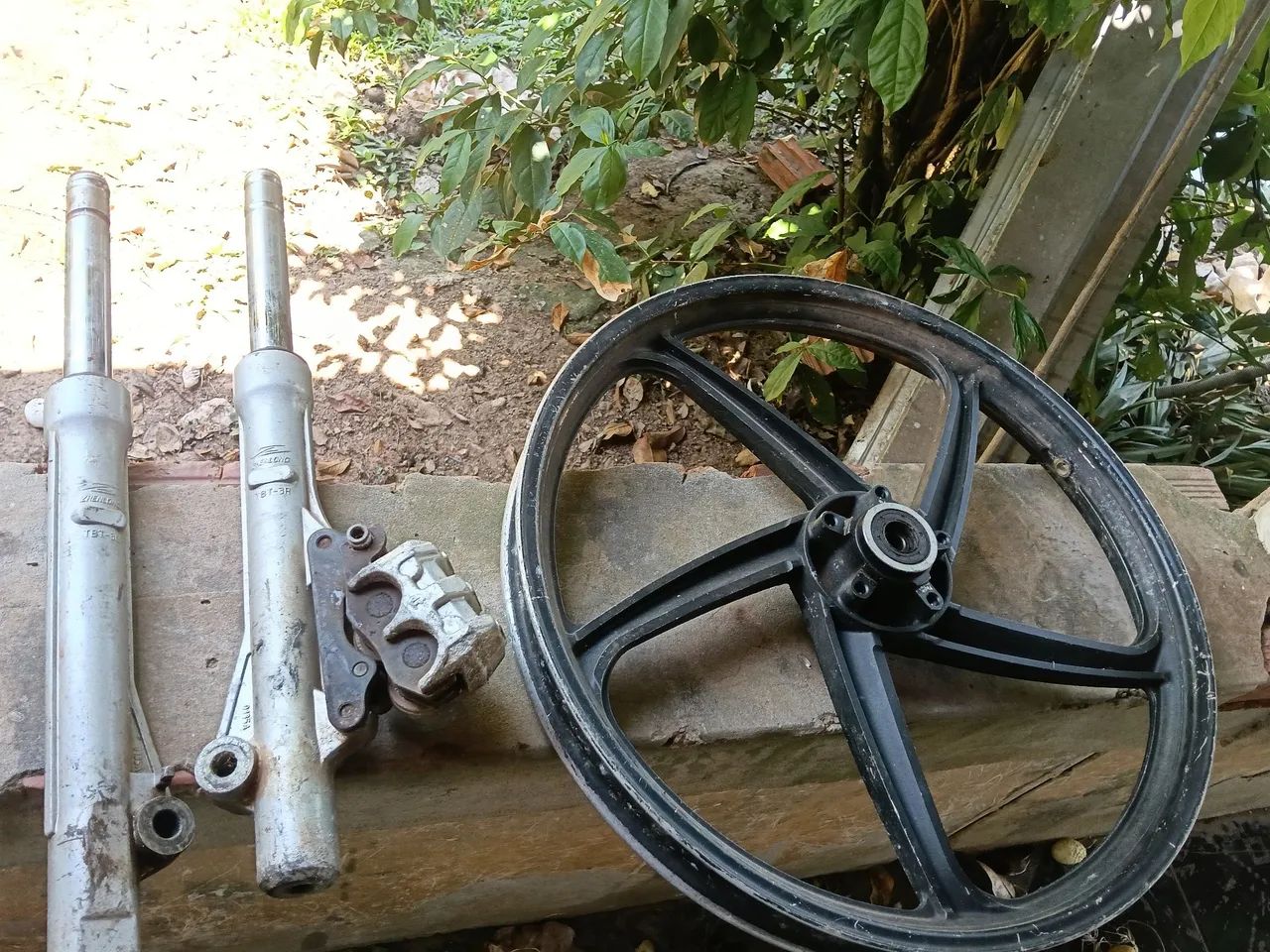 Vendo roda e amortecedor para pop