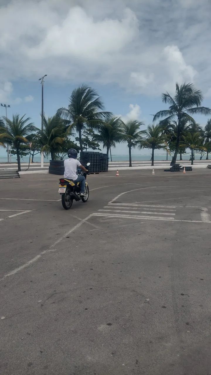 Instrutor de trânsito credenciado pelo Detran 