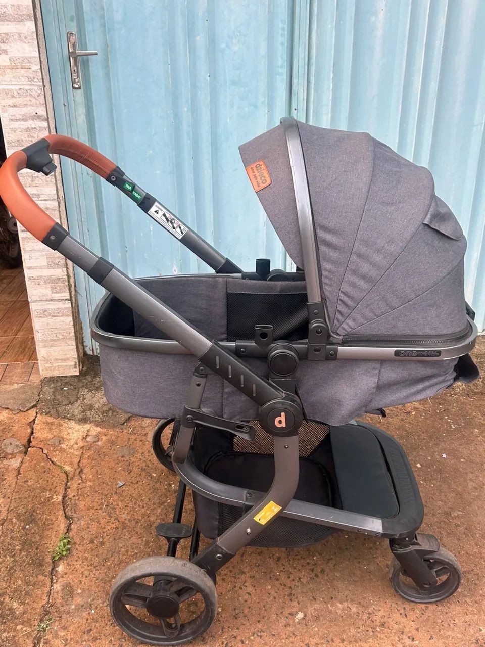 Vendo carrinho de bebê 3 em 1(carrinho Moisés com bebê conforto ) - Foto 2