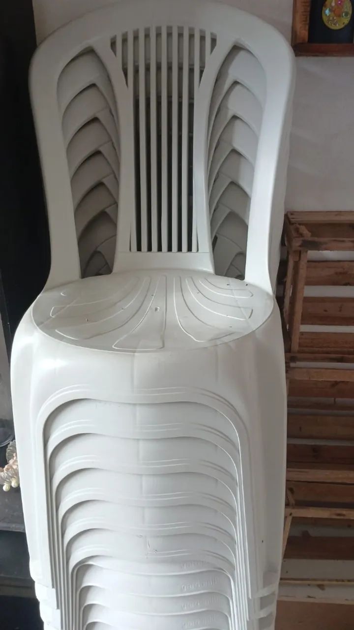 Cadeiras de plástico 