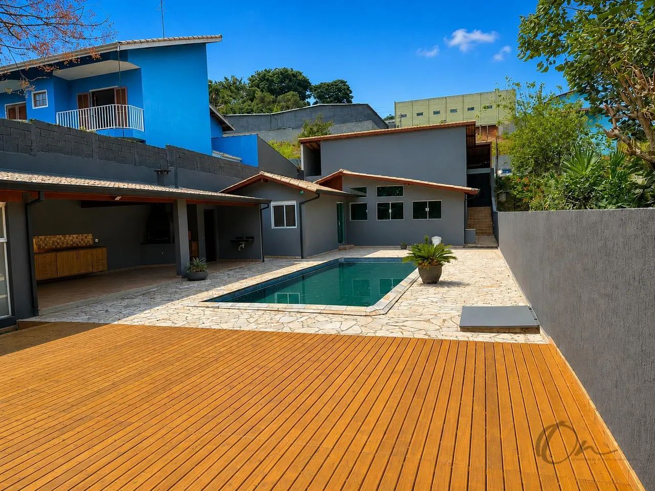 Casa reformada com 3 quartos, 2 suítes, piscina e área gourmet em Granja Clotilde, Cotia, 