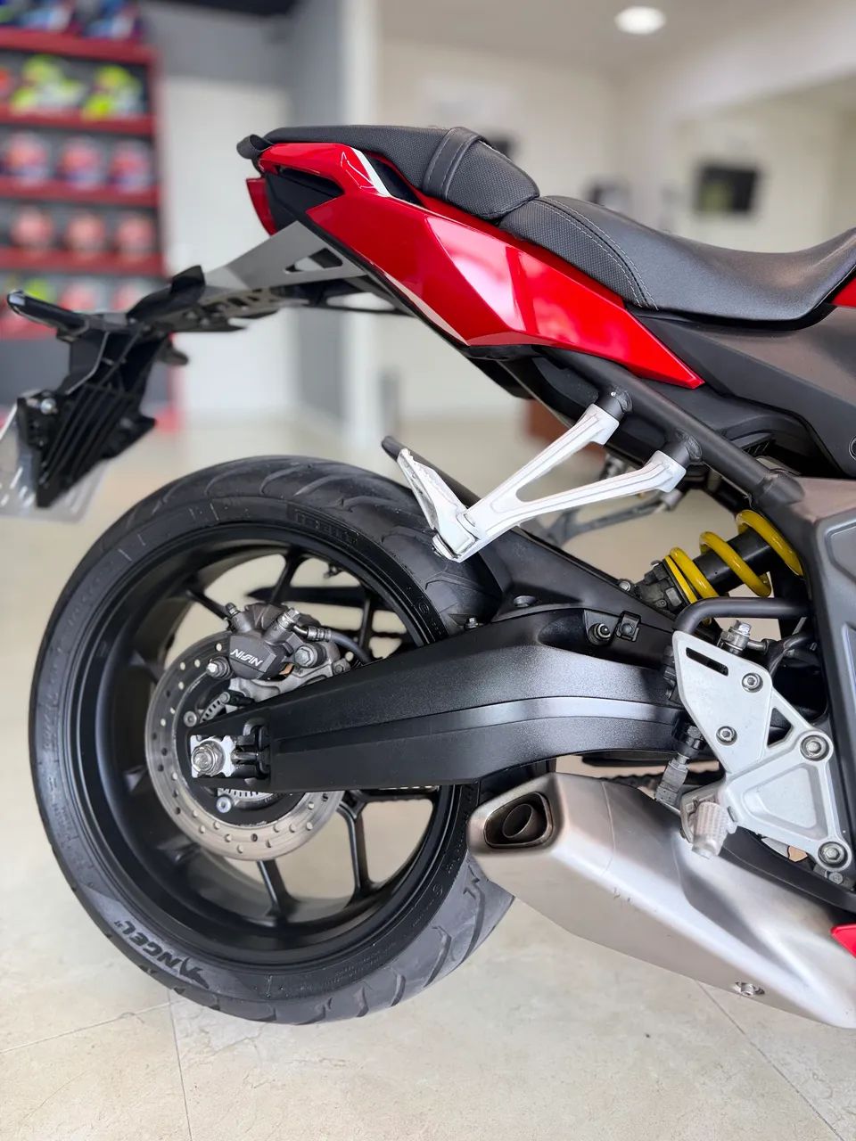 CBR 650r 2022  - Foto 4