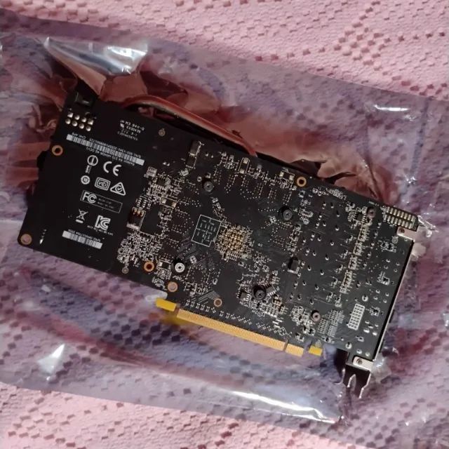 RX 570 MSI Armor 4GB - Foto 2