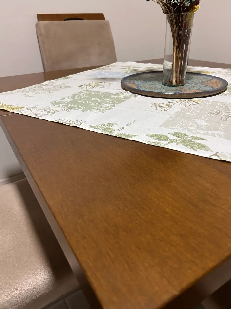 Conjunto de mesa e 4 cadeiras - Foto 3