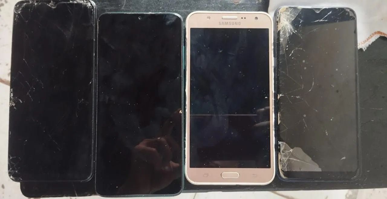 Vendo 4 celulares para retirada de peças  - Foto 2