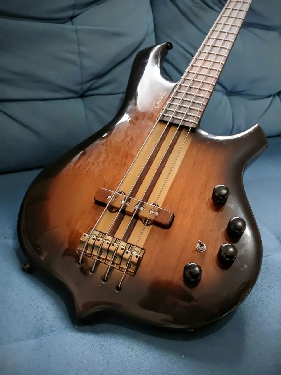 Contrabaixo Cherutti MUITO NOVO!