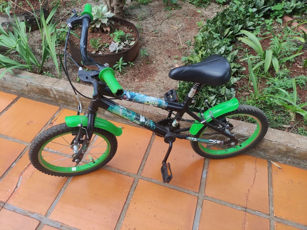 Vendo bicicleta infantil aro 20 - Foto 2