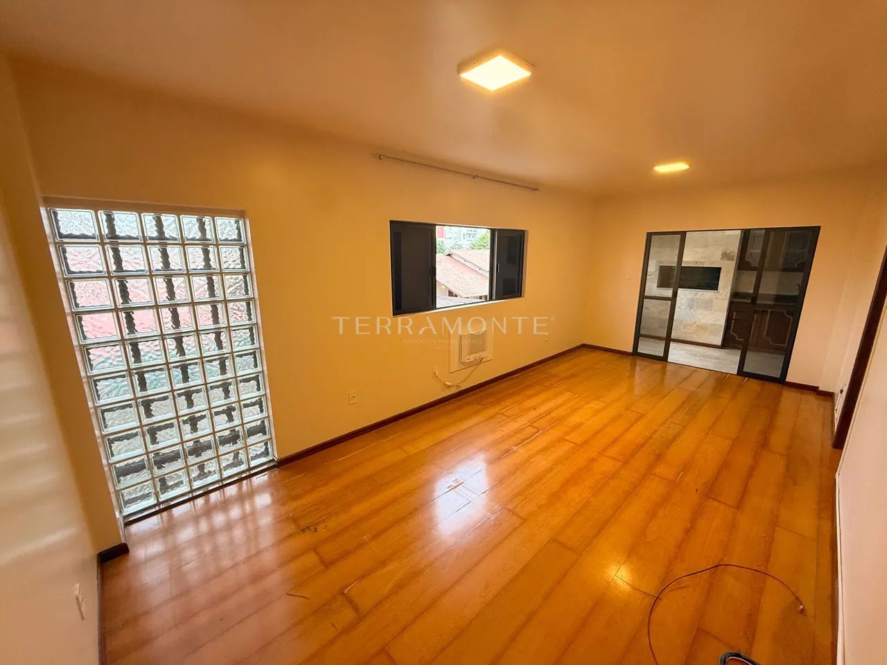 182 m² com 4 quartos no Centro