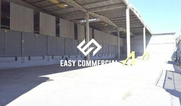 Galpão de 6.200 m² com docas e entrada para caminhões. - Foto 4