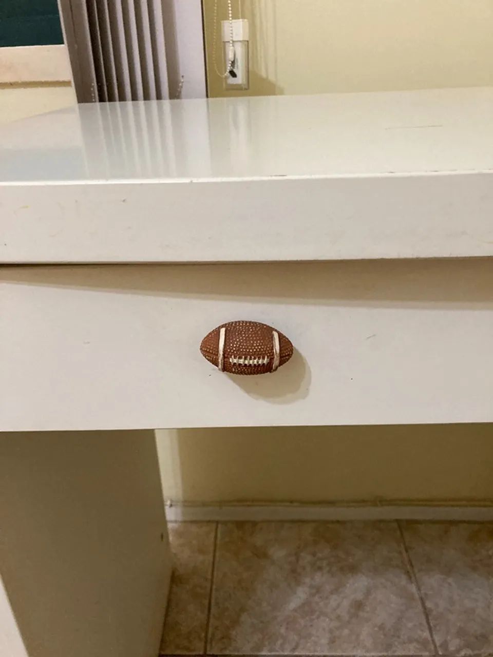 Mesa Branca com Gaveta Deslizante - Foto 4