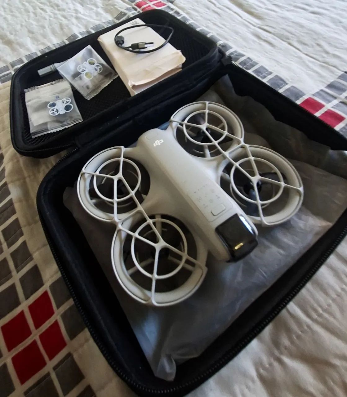 Drone Dji Neo, versão standard. 