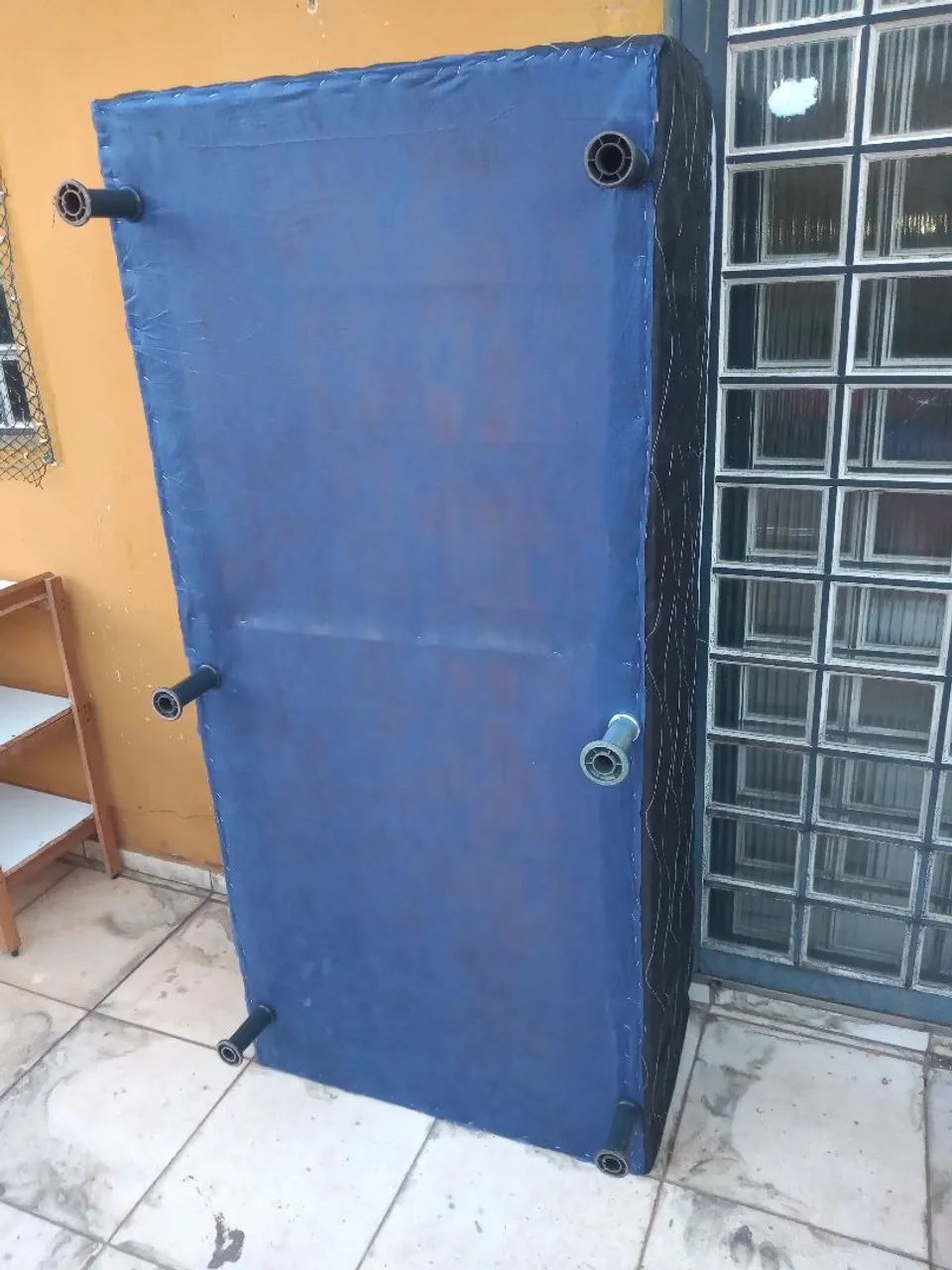 BASE BOX SOLTEIRO COM MOLAS EM ÓTIMO ESTADO  - Foto 2