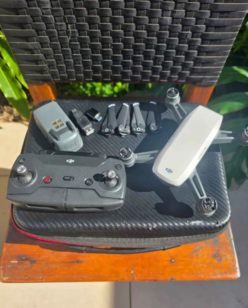 Drone DJI Spark com controle e acessórios