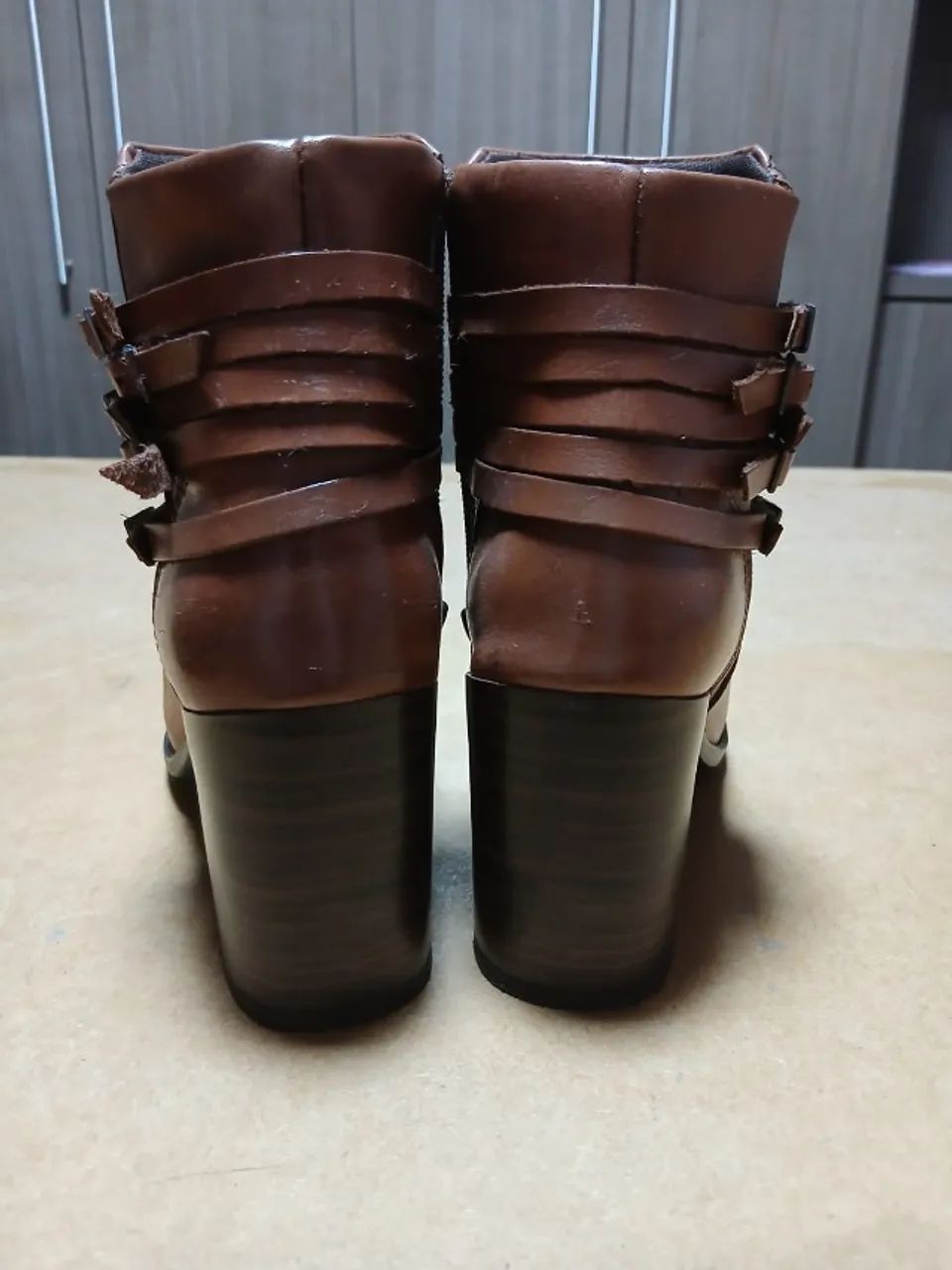 Bota couro marrom feminina 36 - Foto 4