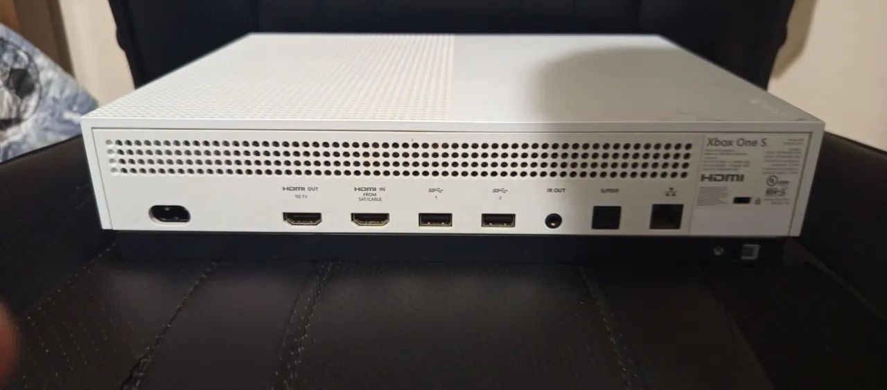 Xbox one s (USADO) com 2 controles - Foto 3