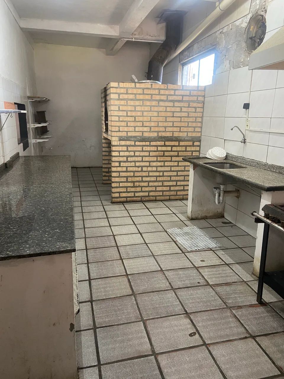 Sala comercial grande a poucos passos da Praia do Sonho  - Foto 3