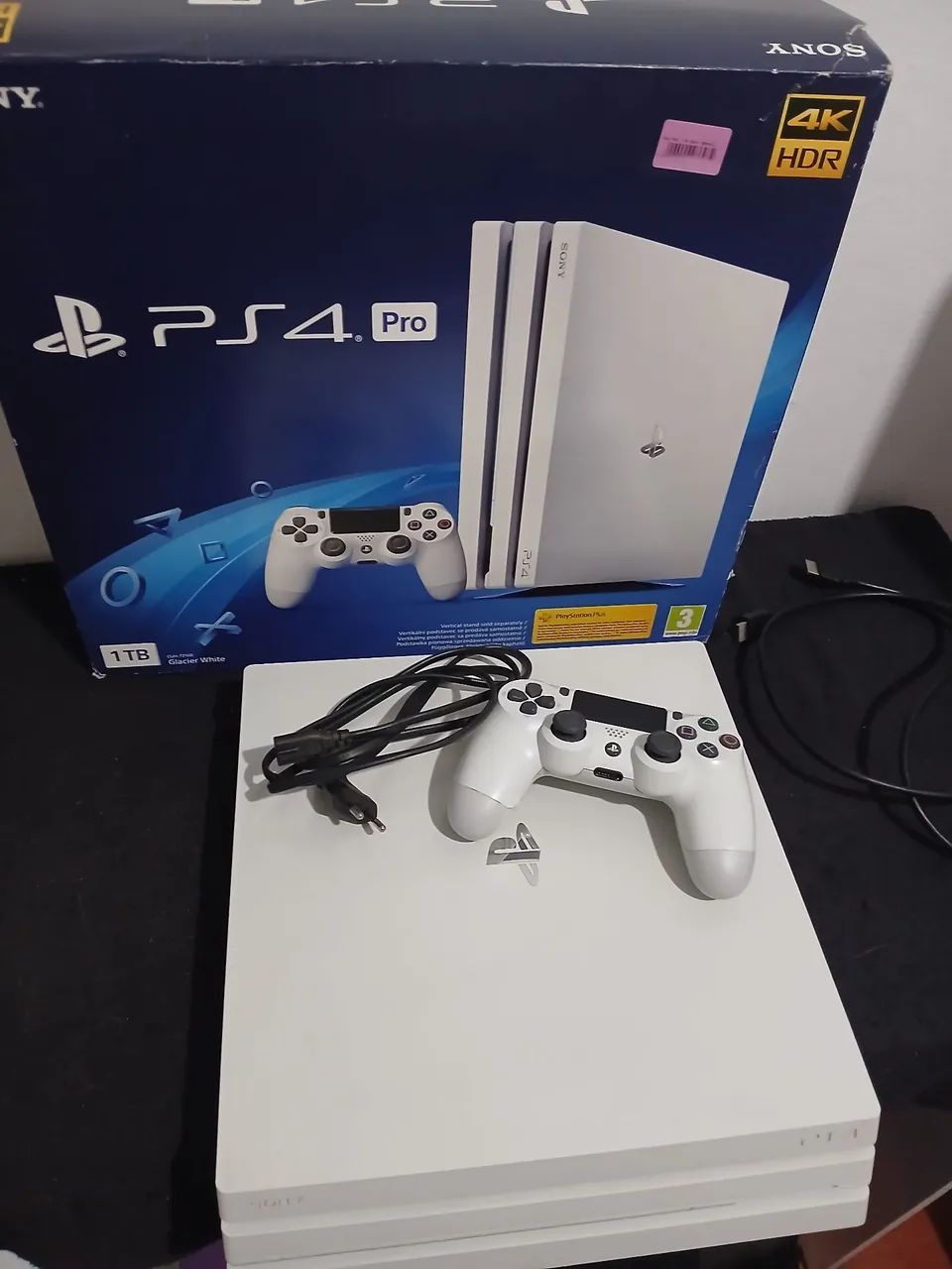 PS4 PRÓ BRANCO